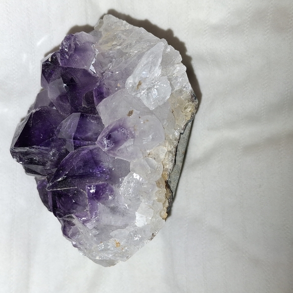 Amethyst crystal cluster - Picture 3 of 3